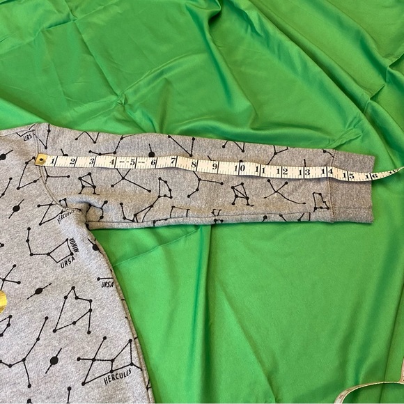 Perfect crewneck sweatshirt for the size 8 (M) child in your life astronomy - Picture 5 of 9